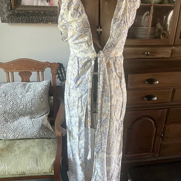 Olivaceous Dresses | Olivaceous Floral Maxi Dress - White and Yellow | Color: Gray/White | Size: S | Karenayne's Closet